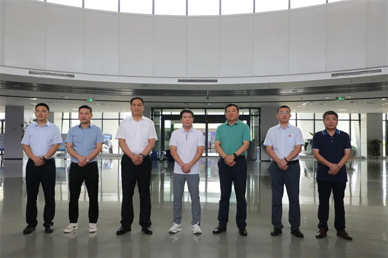 xc sports陪同舒华体育来滨考察体育产业发展情况